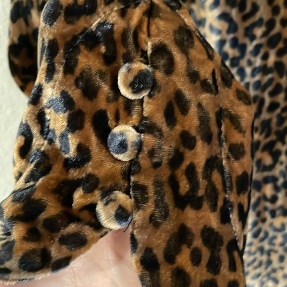 Soft Surroundings Brown Longline Cheetah Print Velvet Silk Button Down Top - Picture 6 of 14